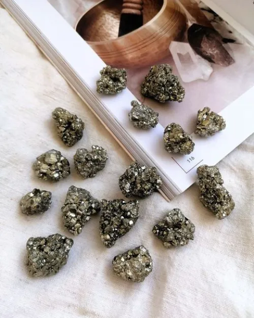 Geological diagram showing pyrite formation in sedimentary layers